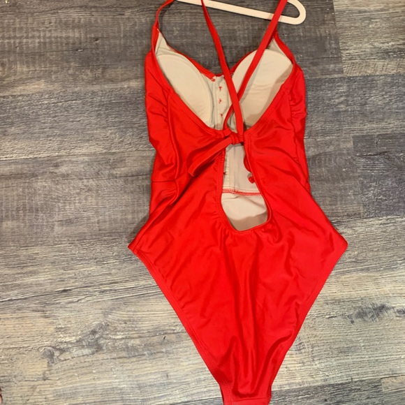 Medium bathing suit - Picture 2 of 2
